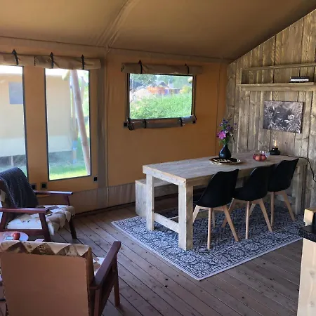 De Hazelaarshof Luxe Glampingtent Bij Natuurgebied De Millingerwaard Kekerdom