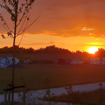 Luxury tent De Hazelaarshof Luxe Glampingtent Bij Natuurgebied De Millingerwaard Kekerdom