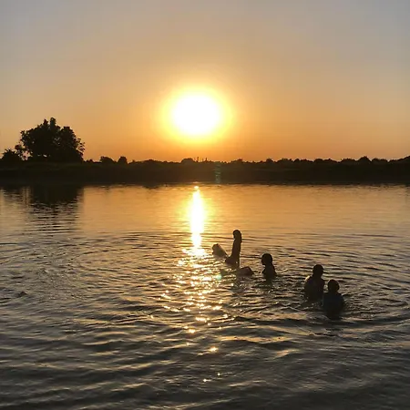 De Hazelaarshof Luxe Glampingtent Bij Natuurgebied De Millingerwaard *