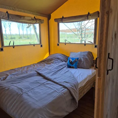 De Hazelaarshof Luxe Glampingtent Bij Natuurgebied De Millingerwaard Luxury tent *