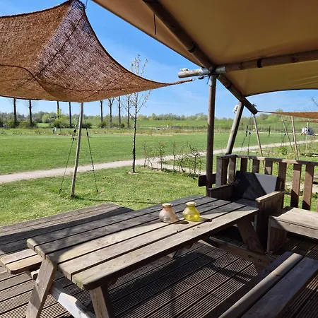 De Hazelaarshof Luxe Glampingtent Bij Natuurgebied De Millingerwaard Luxury tent Kekerdom