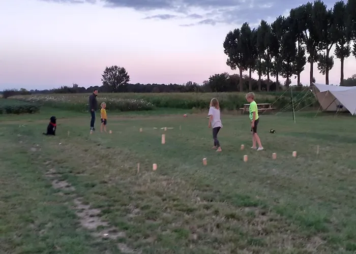 Luxe tent De Hazelaarshof Luxe Glampingtent Bij Natuurgebied De Millingerwaard *