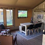 De Hazelaarshof Luxe Glampingtent Bij Natuurgebied De Millingerwaard Kekerdom
